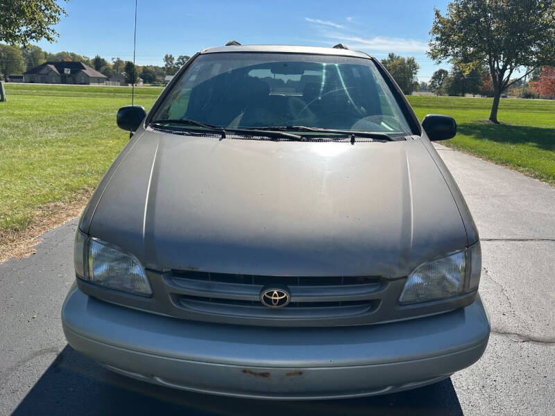 1998 Toyota Sienna LE