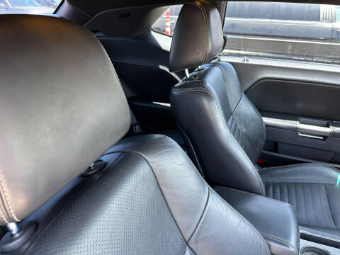 2012 Dodge Challenger R/T Plus