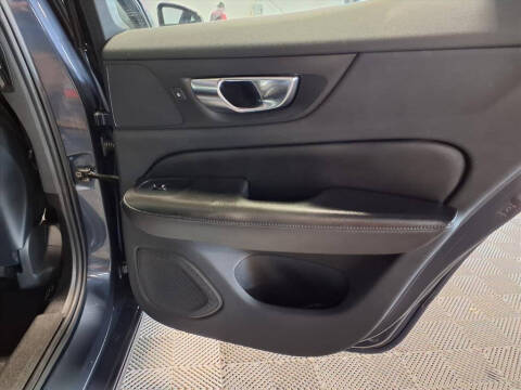 2022 Volvo S60 B5 Momentum