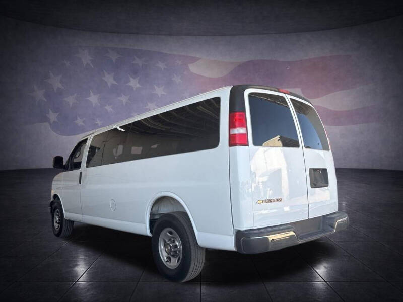 2025 Chevrolet Express LT 3500