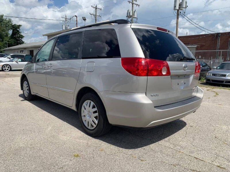 2008 Toyota Sienna LE 7-Passenger