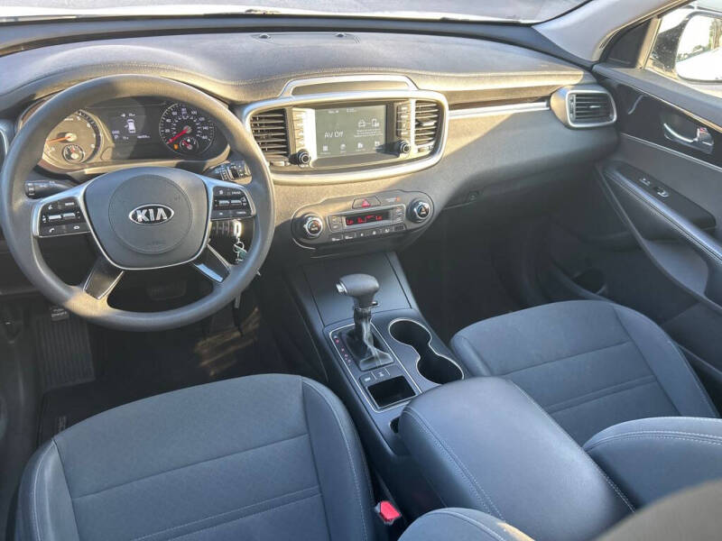 2019 Kia Sorento LX V6