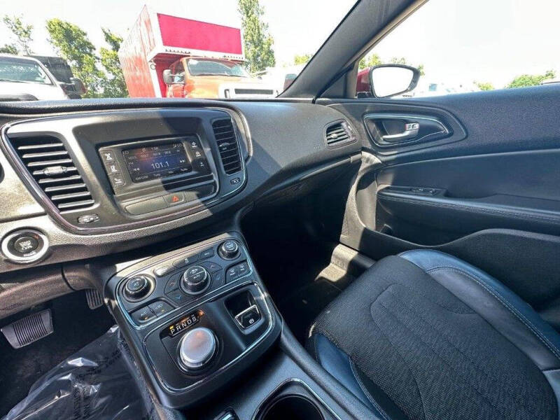 2016 Chrysler 200 S