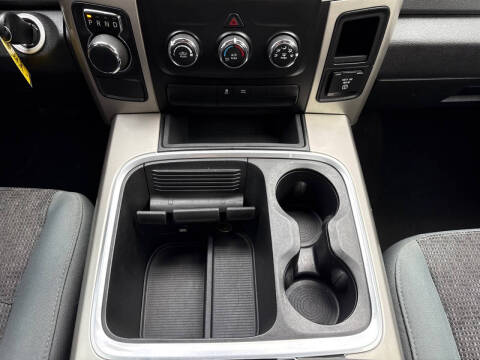 2017 RAM 1500 SLT