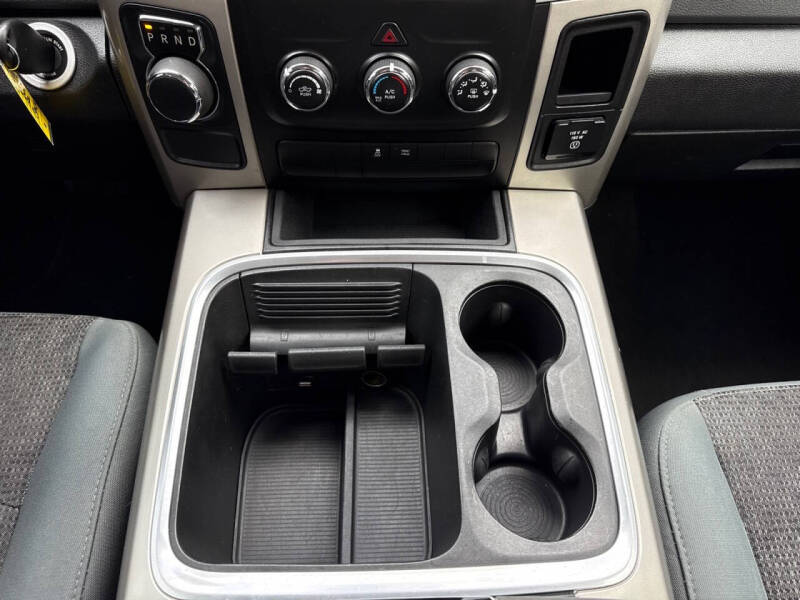 2017 RAM 1500 SLT