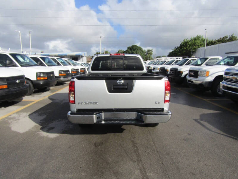 2015 Nissan Frontier SV photo 6