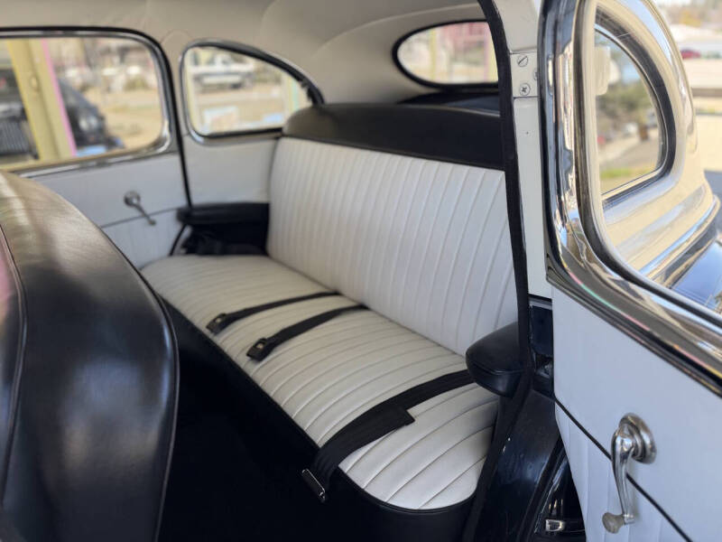 1948 Ford Super Deluxe