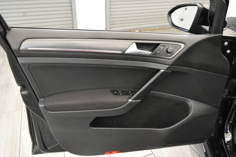 2020 Volkswagen Golf GTI SE