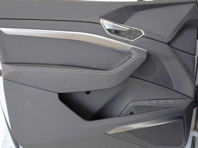 2023 Audi e-tron quattro Premium Plus