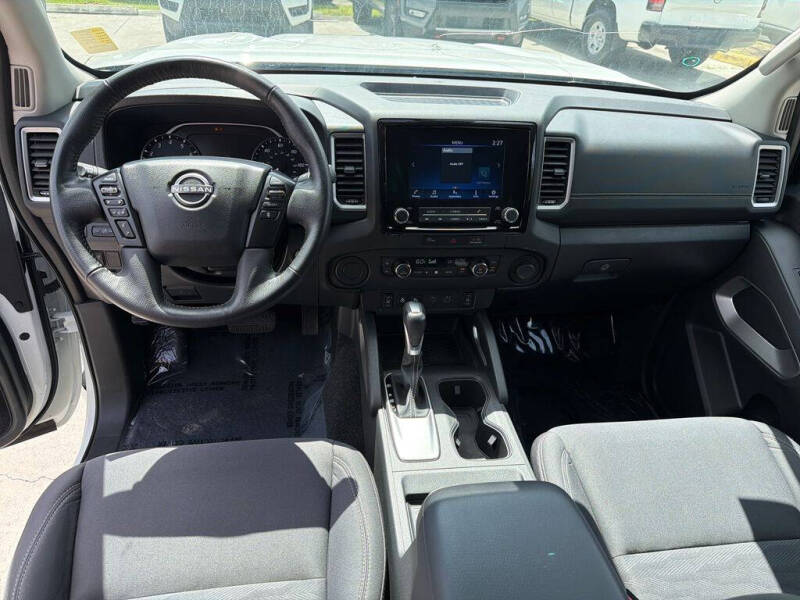 2024 Nissan Frontier SV