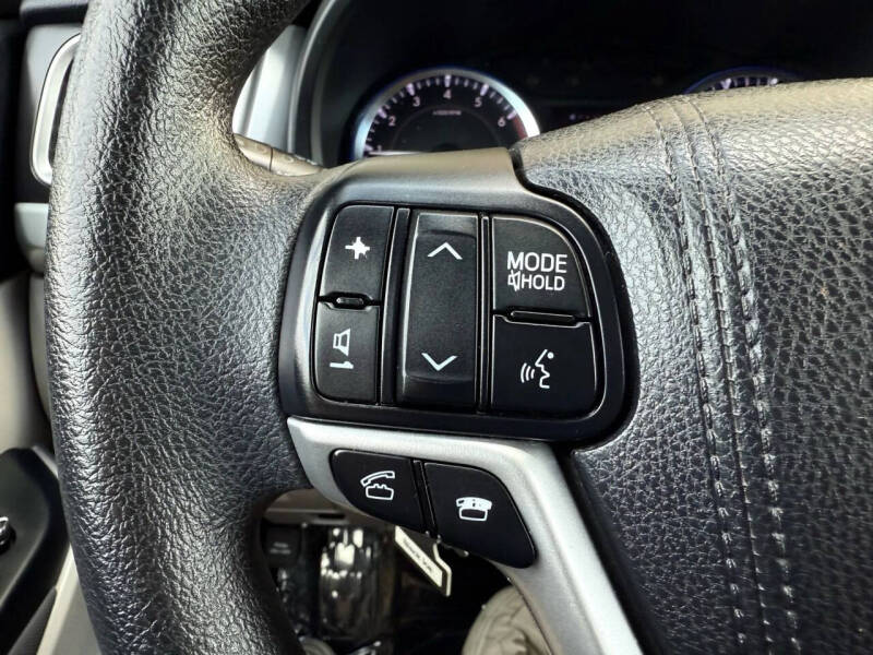 2015 Toyota Highlander LE