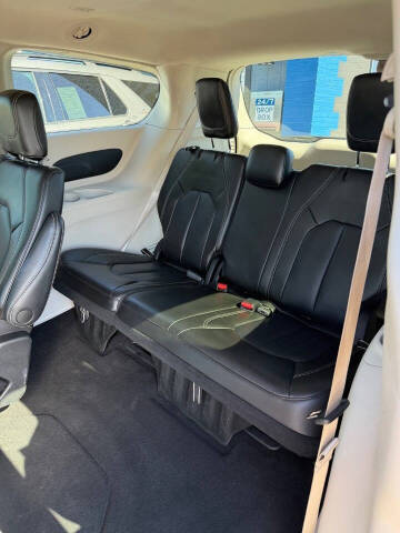 2023 Chrysler Pacifica Touring L