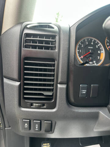 2013 Nissan Titan SV