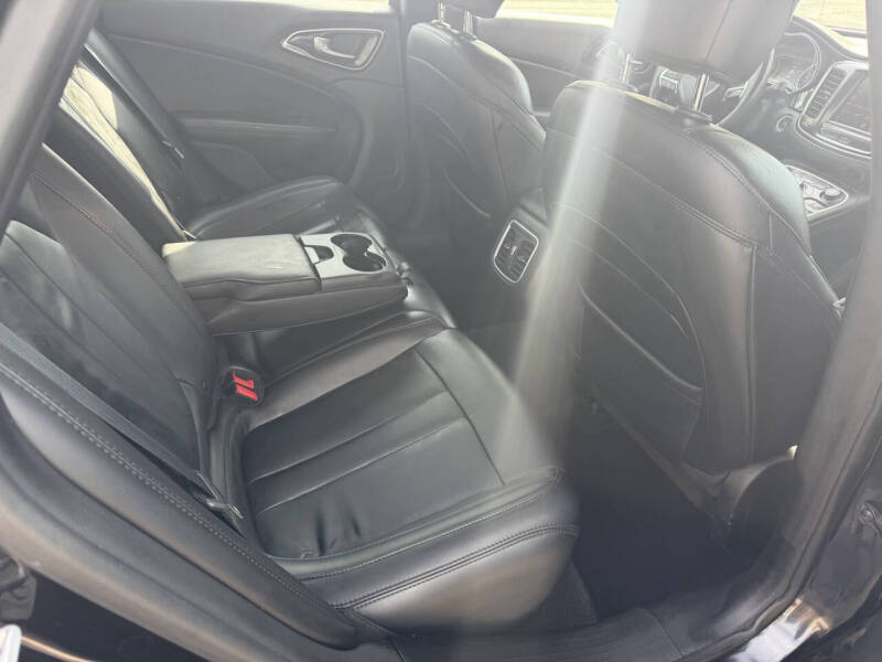 2016 Chrysler 200 C