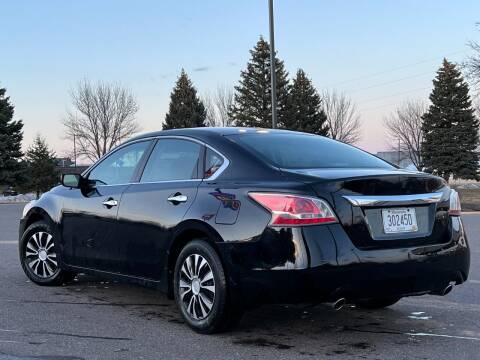 2014 Nissan Altima for sale at Direct Auto Sales LLC in Osseo MN