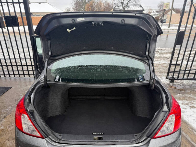 2019 Nissan Versa SV