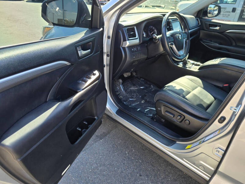2017 Toyota Highlander SE