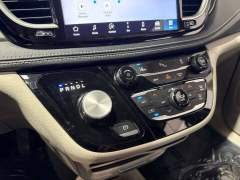 2024 Chrysler Pacifica Plug-In Hybrid Select
