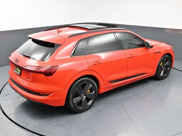 2022 Audi e-tron quattro Premium Plus