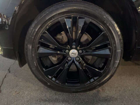 2023 Volvo XC60 B5 Plus Dark Theme