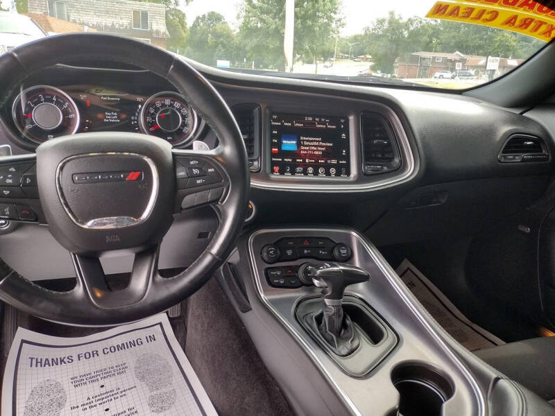 2016 Dodge Challenger SXT Plus