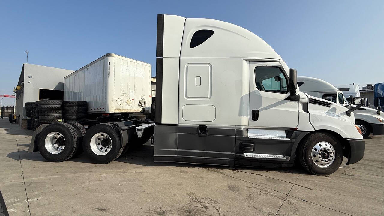 2020 Freightliner Cascadia for sale at KING TRUCK TRAILER SALES in Bakersfield, CA