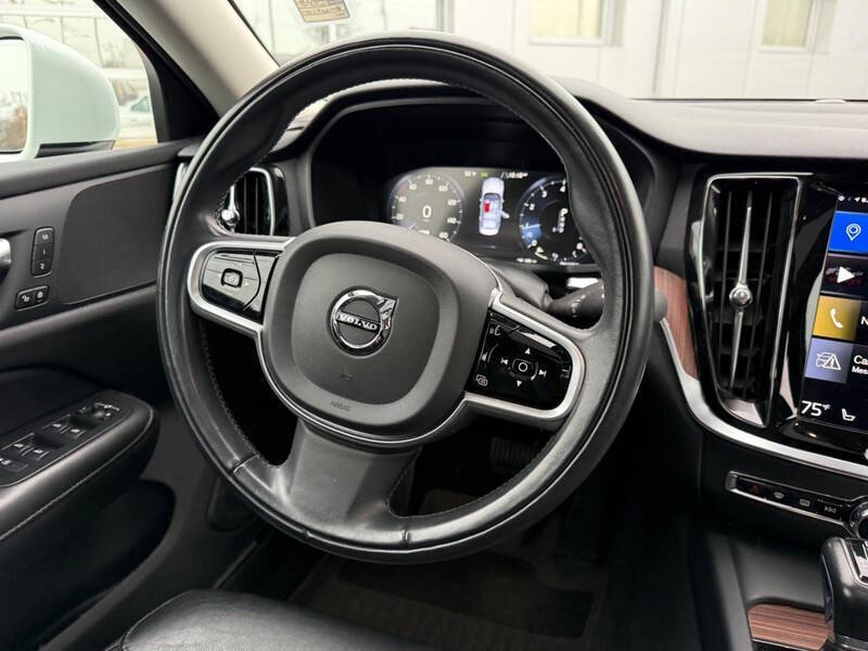 2021 Volvo S60 T6 Momentum