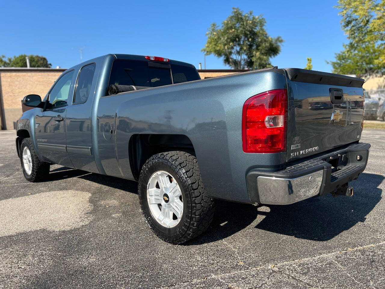 2011 Chevrolet Silverado 1500 for sale at Ideal Cars LLC in Skokie, IL