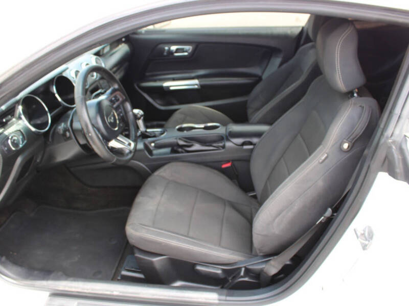 2017 Ford Mustang V6