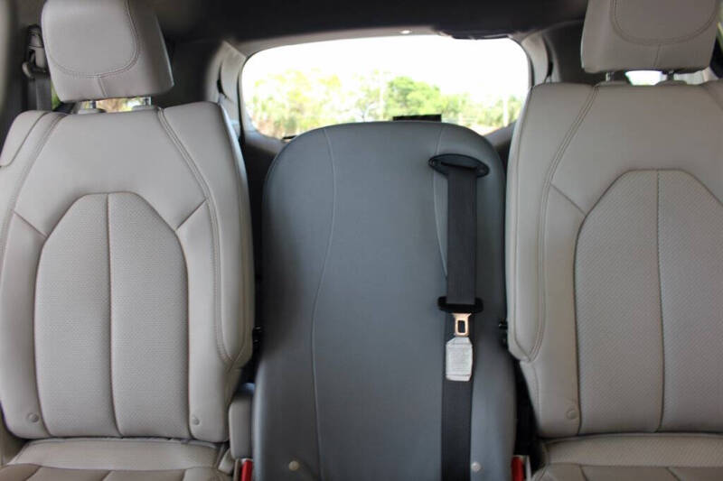 2021 Chrysler Voyager LXi