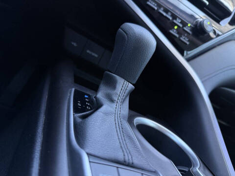 2022 Toyota Camry Hybrid LE