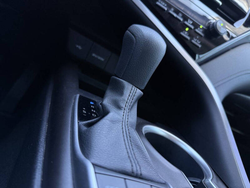 2022 Toyota Camry Hybrid LE