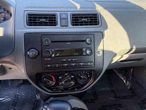 2005 Ford Focus ZX4 SE