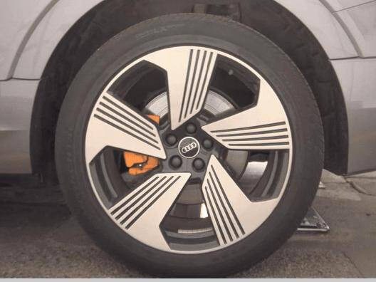 2022 Audi e-tron quattro Premium Plus