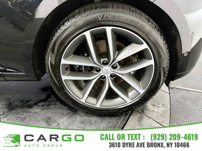 2025 Land Rover Range Rover P400 SE LWB