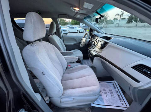 2014 Toyota Sienna LE 8-Passenger