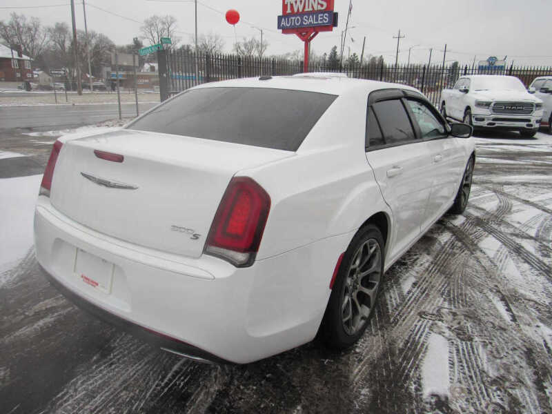 2017 Chrysler 300