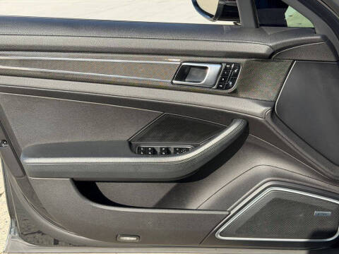 2017 Porsche Panamera 4