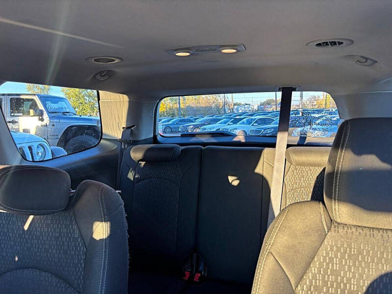 2013 GMC Acadia SLE-2