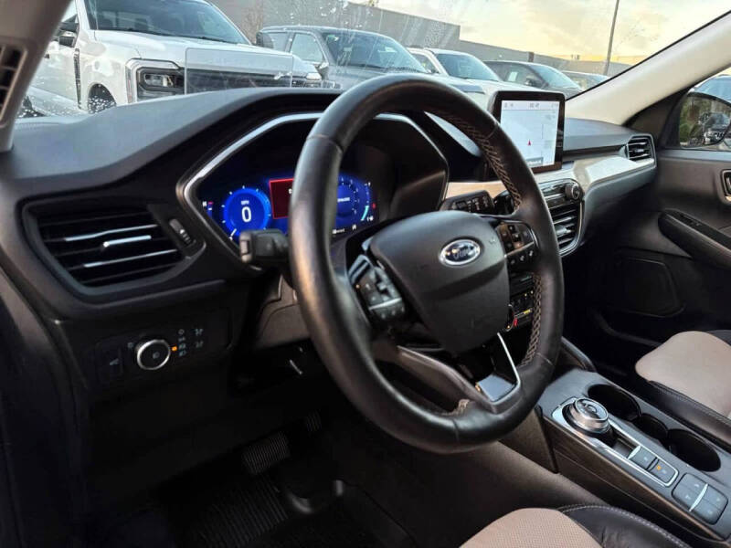 2022 Ford Escape Titanium