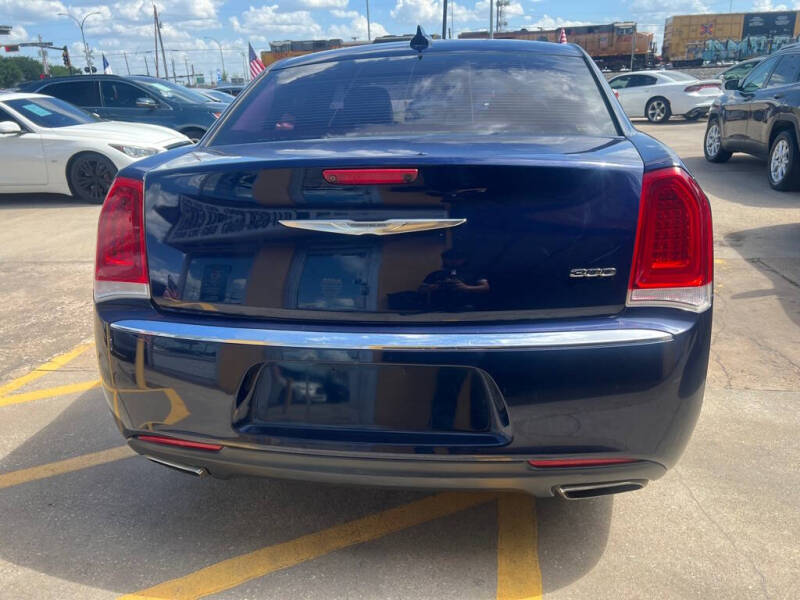 2017 Chrysler 300 Limited
