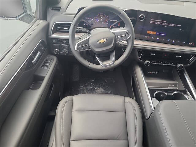 2025 Chevrolet Suburban LT