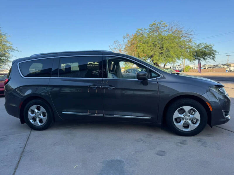 2017 Chrysler Pacifica Touring-L Plus
