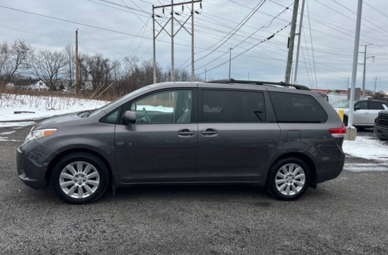 2014 Toyota Sienna LE 7-Passenger