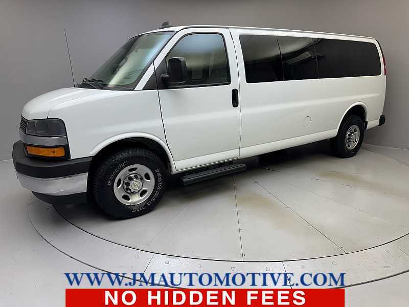 2021 Chevrolet Express Passenger LT's photo