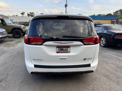 2017 Chrysler Pacifica Hybrid Platinum