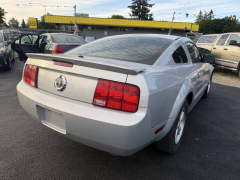 2007 Ford Mustang V6 Deluxe