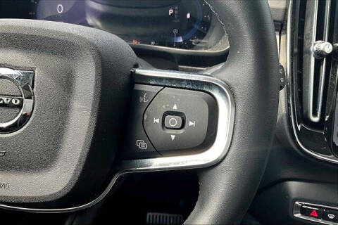 2023 Volvo XC40 B5 Plus Bright Theme