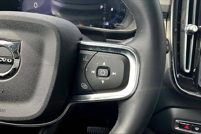 2023 Volvo XC40 B5 Plus Bright Theme