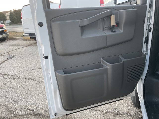 2025 Chevrolet Express 2500